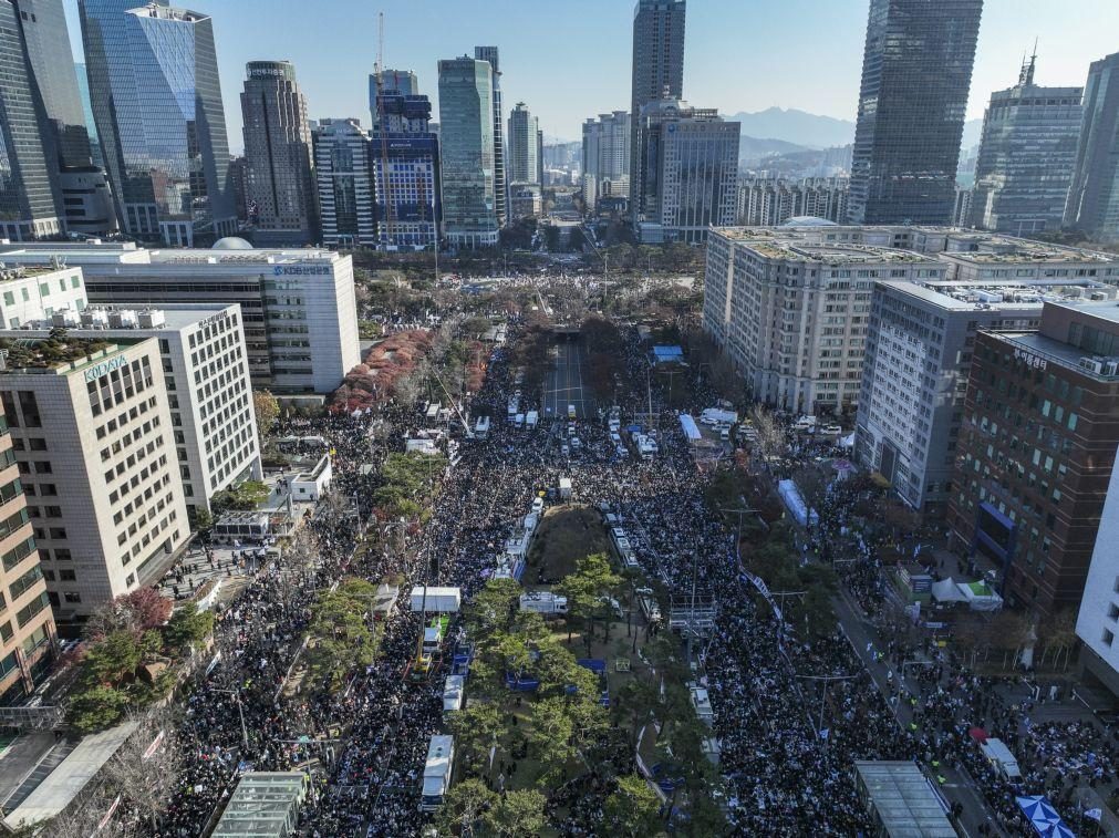 Polícia da Coreia do Sul espera 200 mil manifestantes contra Presidente em Seul