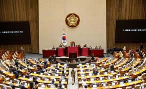 Parlamento sul-coreano aprova a destituição do Presidente Yoon Suk-yeol