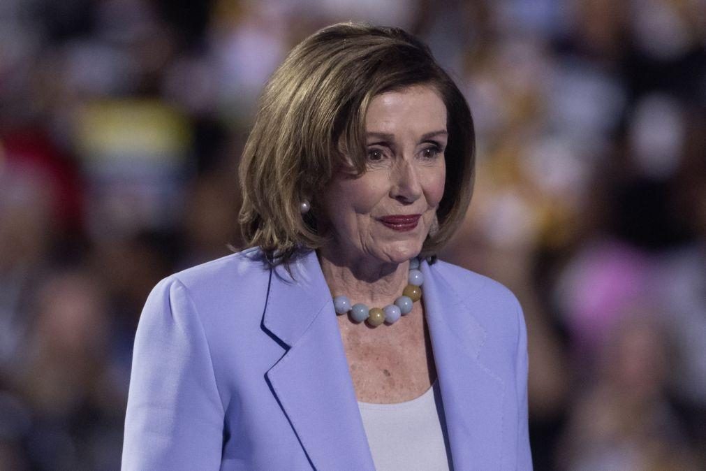 Nancy Pelosi substitui anca em hospital militar dos EUA na Alemanha após queda