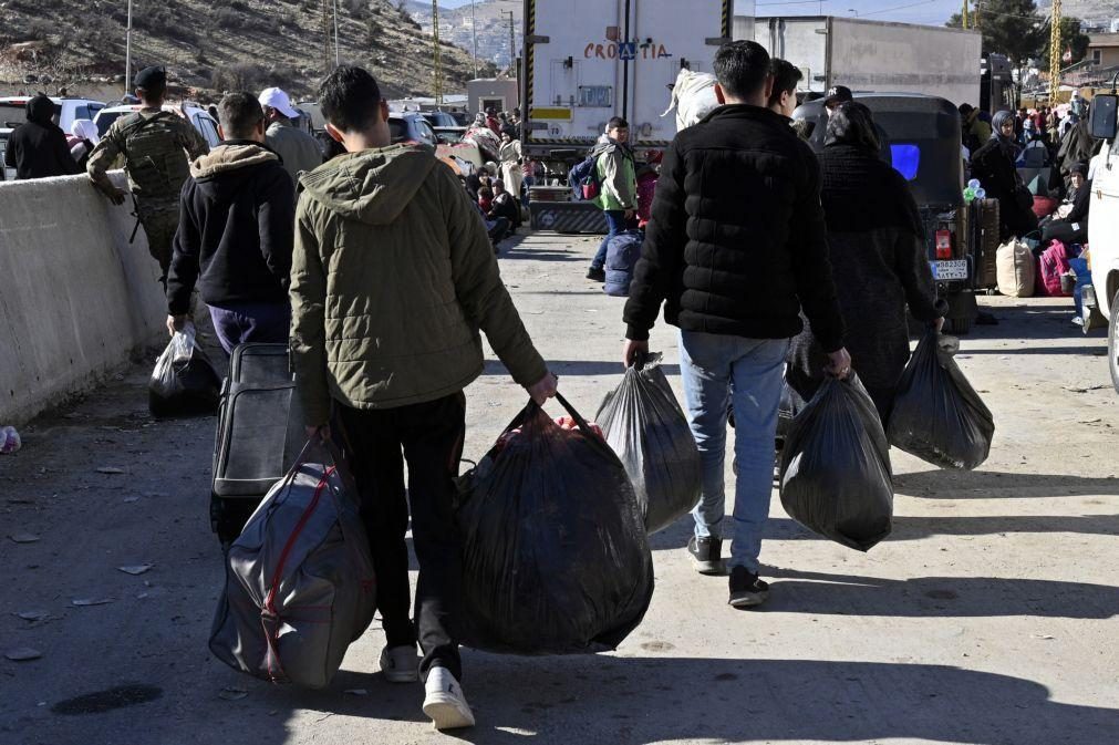 Trinta camiões com ajuda humanitária entram no norte da Síria vindos da Turquia