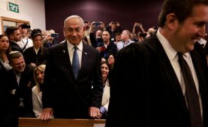 Sessão de julgamento de Netanyahu suspensa por 