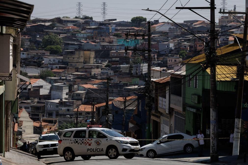 Detidos quatro policias no Brasil suspeitos de atuar para fação criminosa