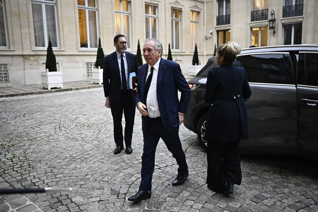 Dois ex-PM no novo executivo de Bayrou