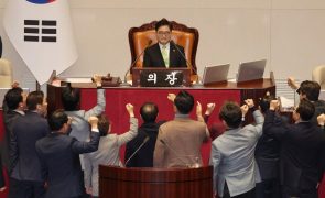 Parlamento da Coreia do Sul aprova destituição do presidente interino