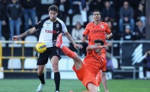 Farense e Vitória de Guimarães empatam a dois golos em Faro