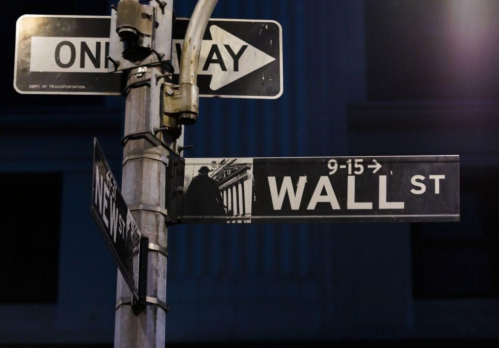 Wall Street fecha a cair mas encerra ano com ganhos acima de 20%