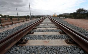 Circulação ferroviária na Linha do Oeste retomada hoje entre Malveira e Torres Vedras