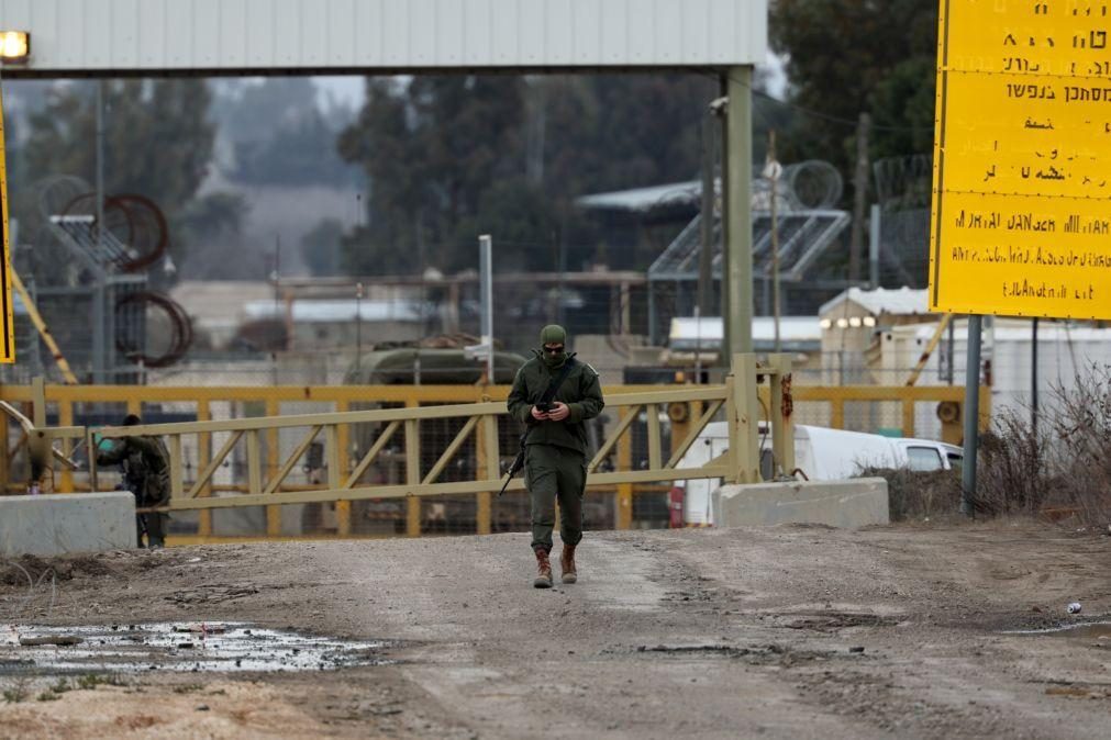 Síria: EUA levantam algumas restrições das sanções para ajuda humanitária