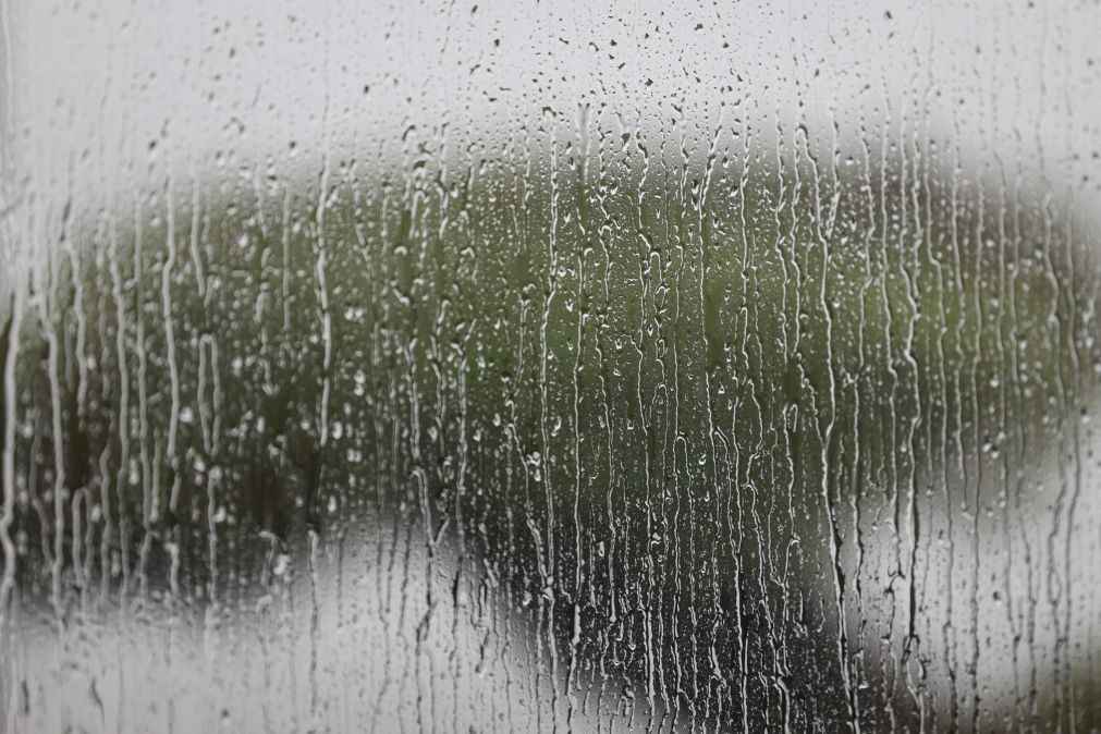 Chuva coloca todos os distritos do continente sob aviso amarelo na quarta-feira