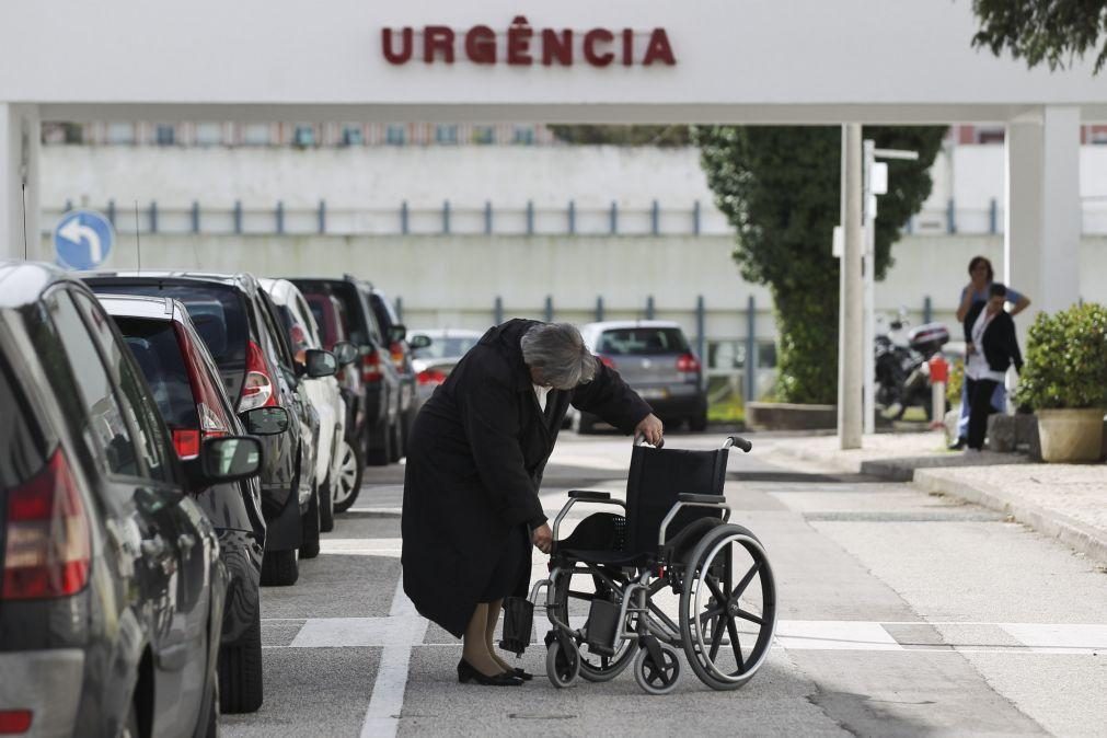 Oposição à esquerda acusa Governo de agravar situação do SNS e privilegiar privados