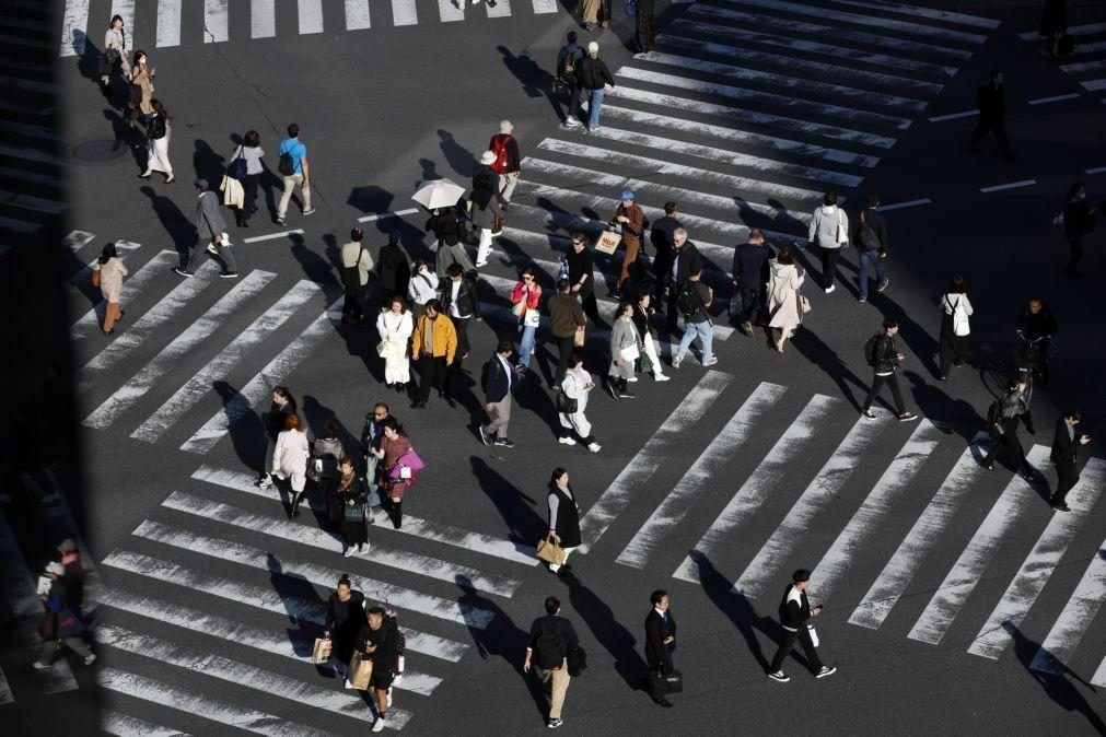 Despesas das famílias japonesas caem pelo quarto mês consecutivo em novembro