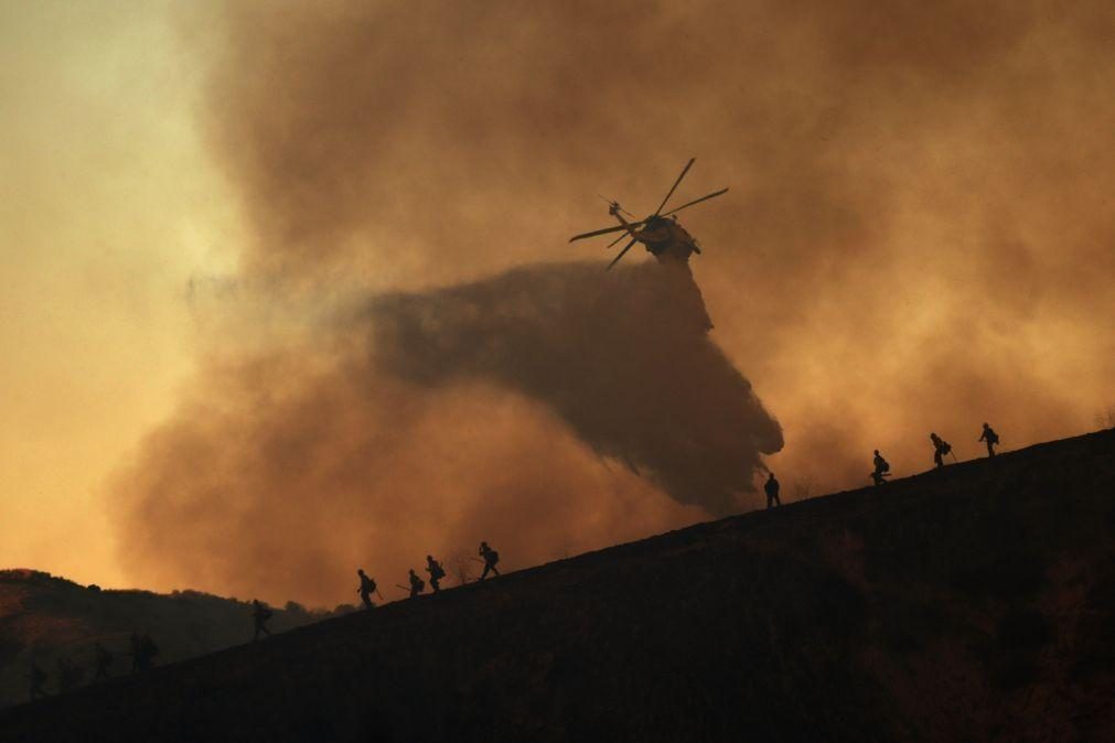 Novo balanço dos incêndios em Los Angeles aponta para pelo menos dez mortos