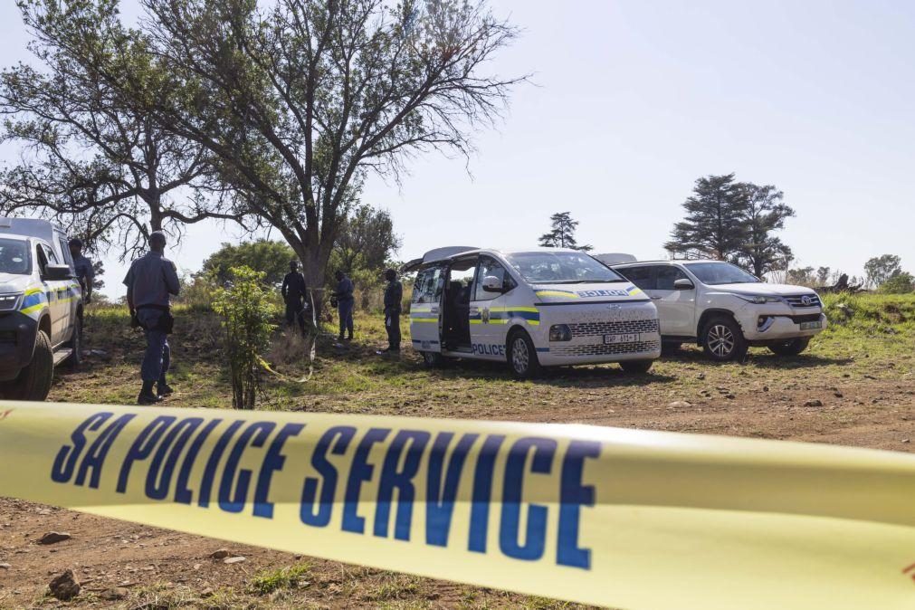 Tiroteio na África do Sul causa pelo menos sete mortos