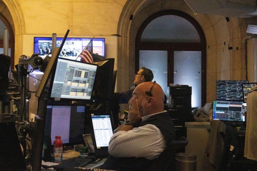 Wall Street fecha em baixa arrastada pelas Sete Magníficas