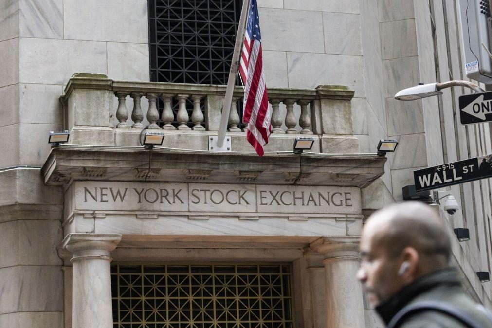 Wall Street acaba semana em alta e a apostar nas criptomoedas