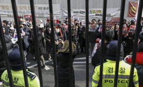 Pelo menos 40 detidos na Coreia do Sul em protestos contra detenção de Presidente destituído