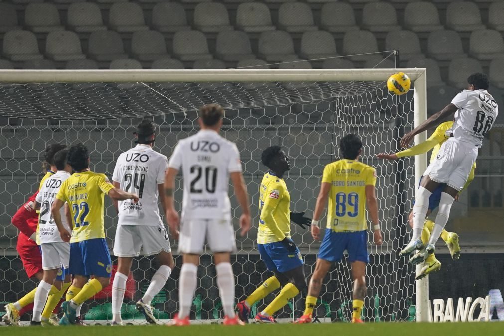 Arouca recupera de 0-2 e empata estreia de Luís Freire pelo Vitória de Guimarães