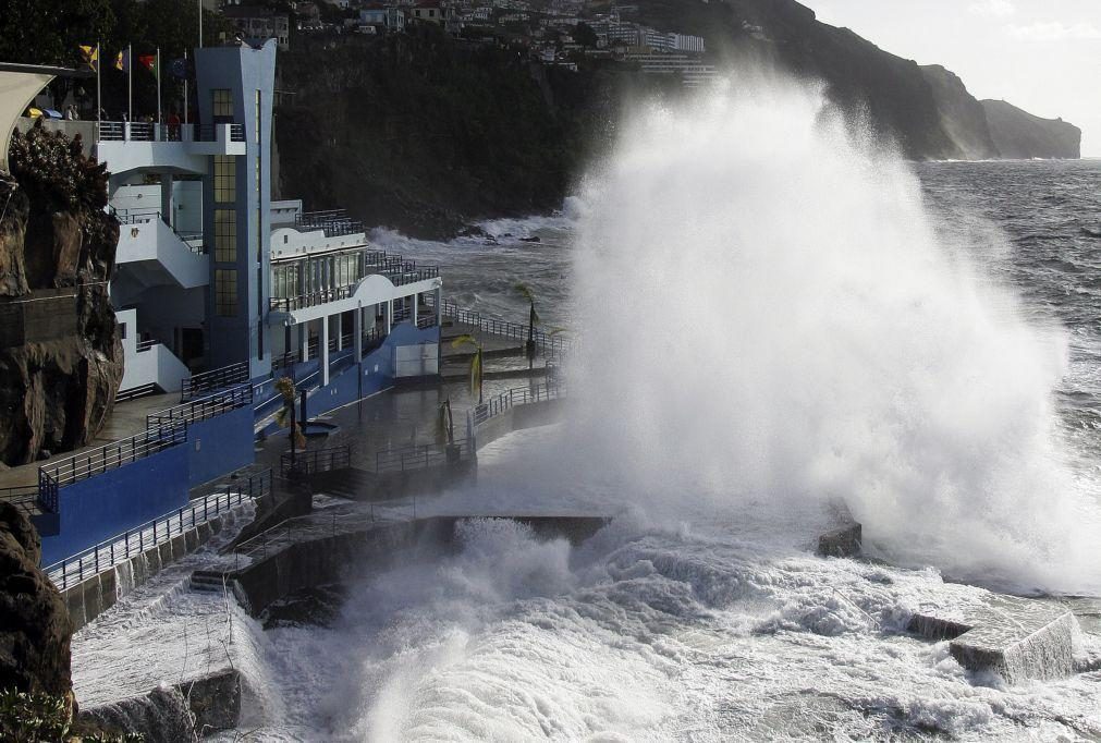 Capitania do Funchal atualiza avisos de vento e agitação até terça-feira