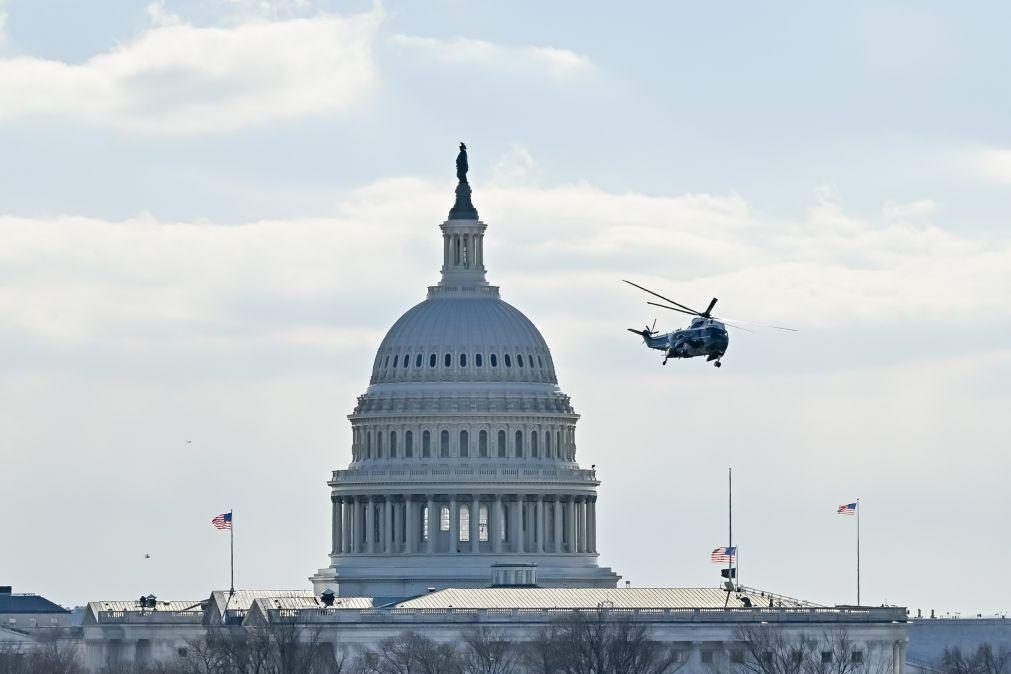 Joe Biden deixa Washington e parte para férias na Califórnia