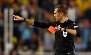 LE: Cément Turpin arbitra FC Porto-Olympiacos, Nick Walsh Union SG-Sp.Braga