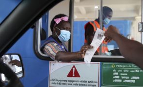 Manifestantes bloqueiam estrada à saída de Maputo no regresso das portagens à N4