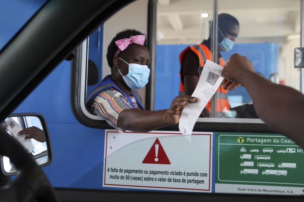 Manifestantes bloqueiam estrada à saída de Maputo no regresso das portagens à N4