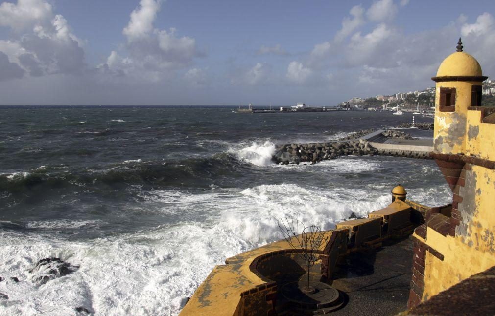 Capitania do Funchal mantém aviso de agitação marítima forte até sexta-feira