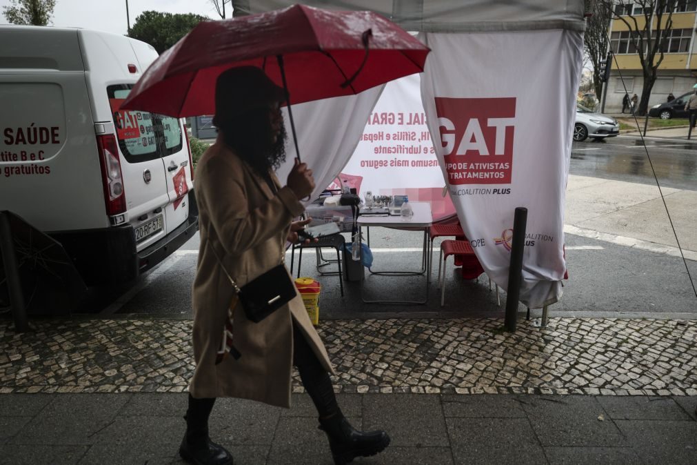 Preconceito e burocracia atrasam acesso de africanos com VIH em Portugal ao SNS