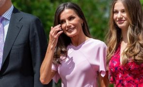 Letizia - Rainha alia conforto e elegância em dia chuvoso