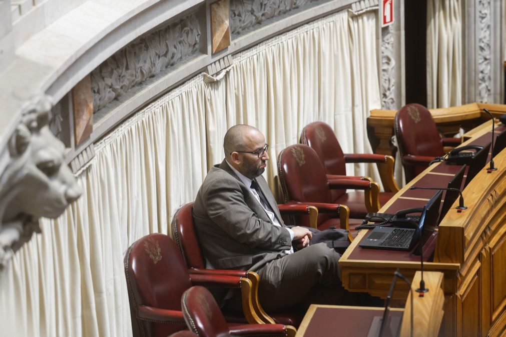 MP acordou com Parlamento dia para apreender malas a ex-deputado do Chega