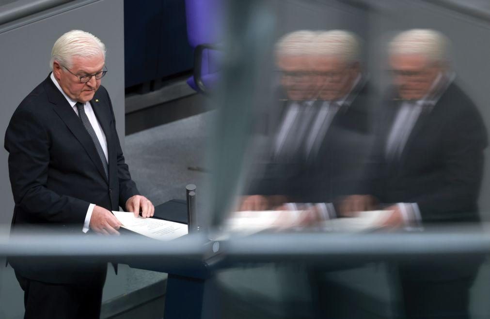 Steinmeier pede aos alemães que não relativizem o Holocausto, num aviso à extrema-direita