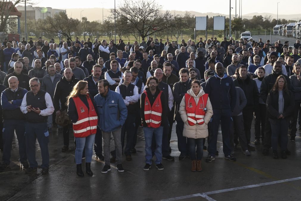 Trabalhadores do Parque da Autoeuropa marcam greve para reconhecimento de desgaste rápido