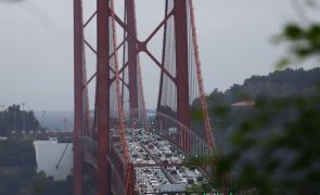 Trânsito normalizado após acidente na Ponte 25 de Abril que fez um ferido