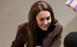 Kate Middleton - Surpreende ao surgir de mão dada em evento com crianças: “Era apenas mais uma…”