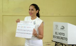 Candidata Luísa González denuncia irregularidades nas eleições do Equador