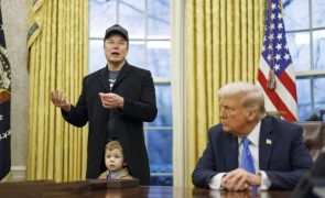 Musk vai pagar 9,6 milhões de euros a Trump por o ter banido do X