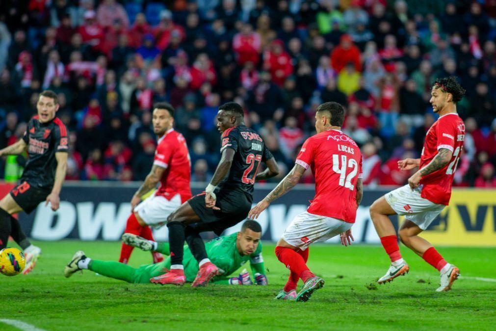 Benfica vence Santa Clara com golo de Bruma e fica a um ponto do Sporting