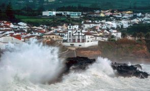 Ilhas dos Açores sob avisos laranja e amarelo devido a agitação marítima e vento