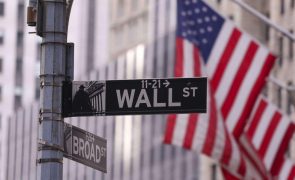 Wall Street segue em baixa e prolonga perdas da sessão anterior