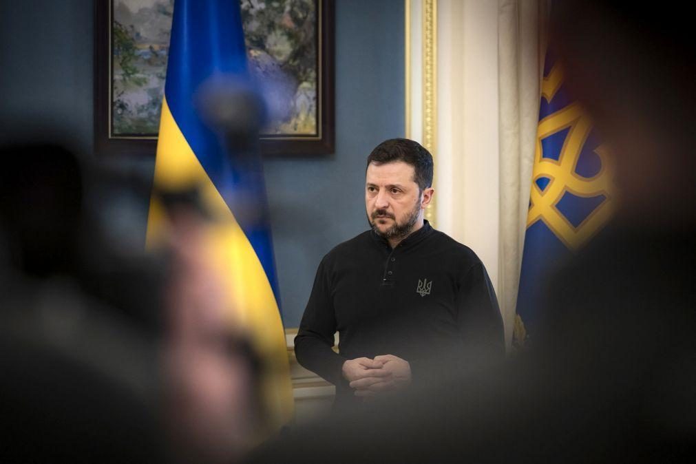 Zelensky apela à unidade entre os EUA e a Europa para 