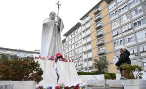 Papa Francisco continua em estado crítico mas estável