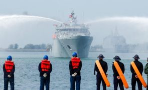 China utiliza 45 aviões e 14 navios em manobras com fogo real ao largo de Taiwan