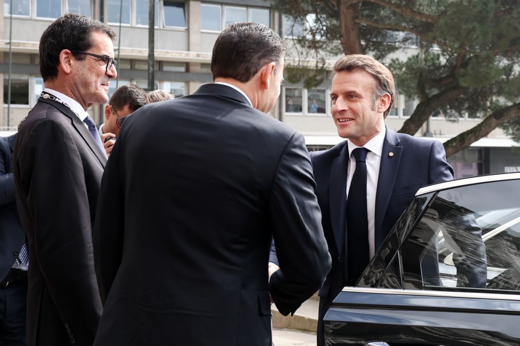 Macron recebido por Montenegro no Porto no segundo dia de visita a Portugal