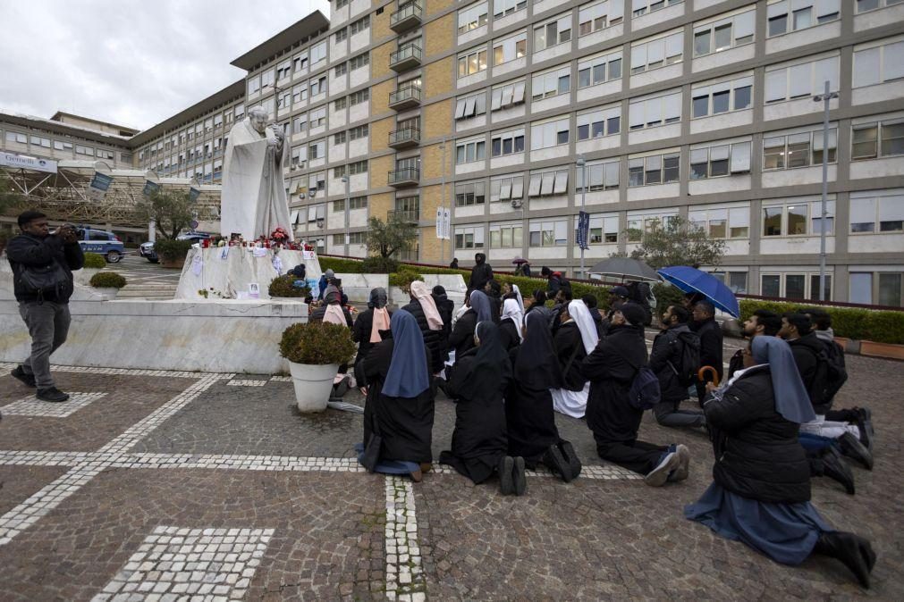 Estado de saúde do Papa Francisco mantém-se estável, mas com prognóstico reservado