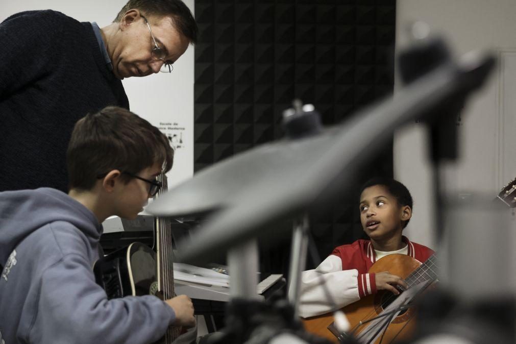 Crianças carenciadas impedidas de frequentar ensino artístico da música