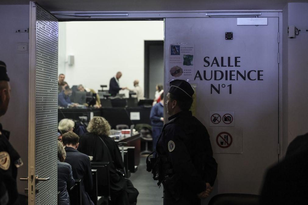 Ex-cirurgião acusado de abuso sexual de 299 vítimas em França admite responsabilidade