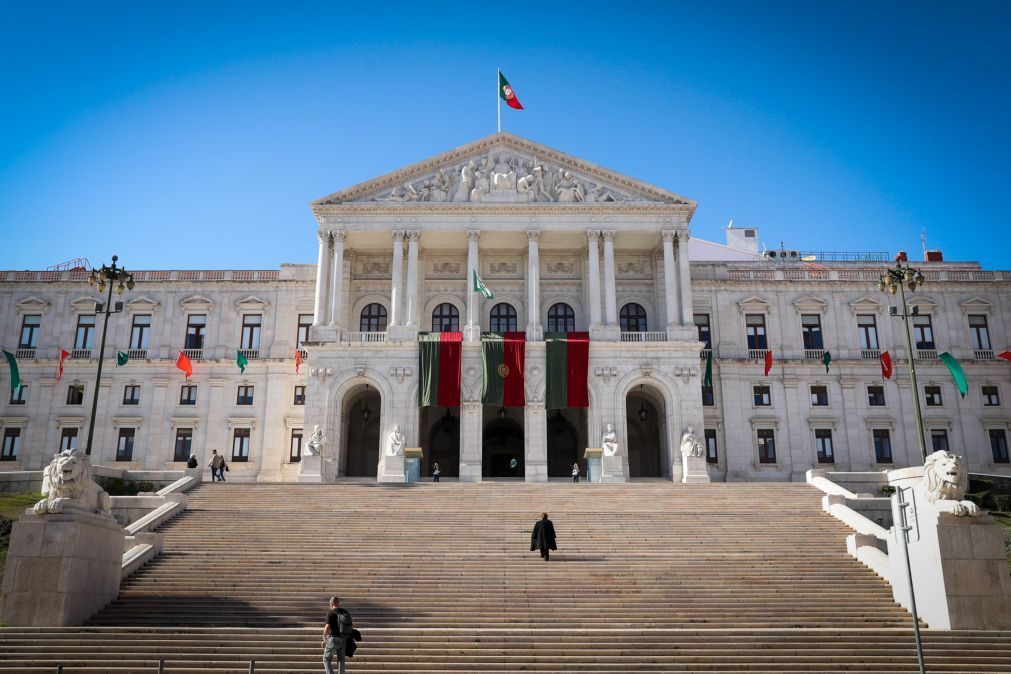 Parlamento debate e vota hoje segunda moção em menos de duas semanas