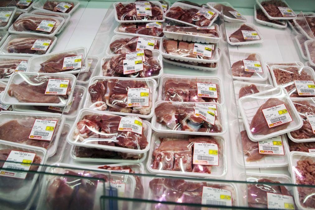 China suspende importações de carne de bovino de três fábricas brasileiras