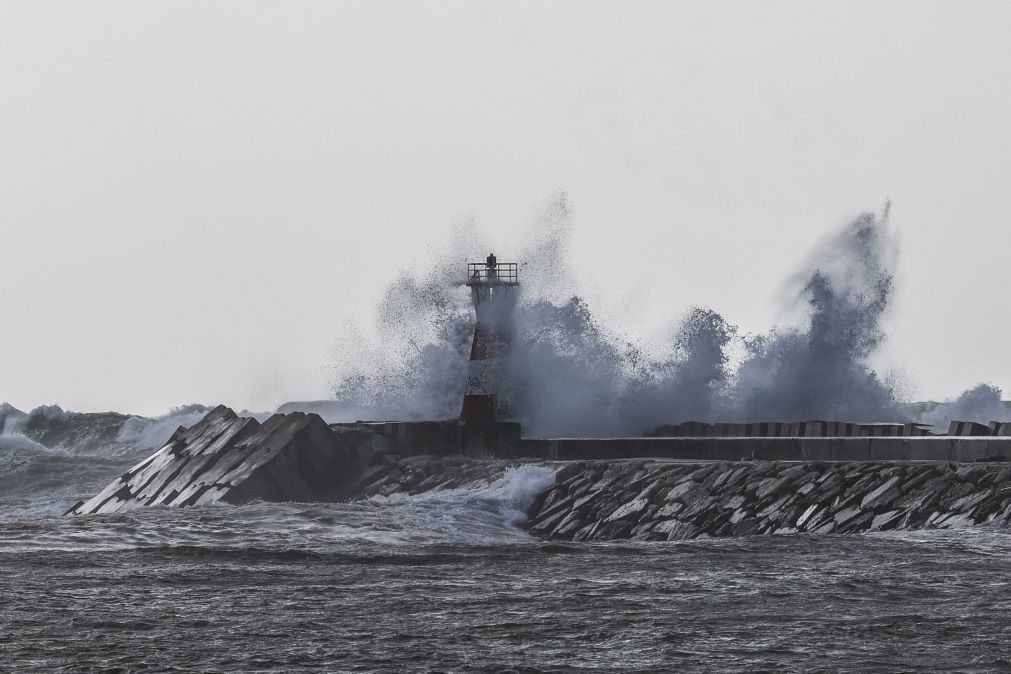 Alerta de chuva, vento e agitação marítima a partir desta sexta-feira e até domingo