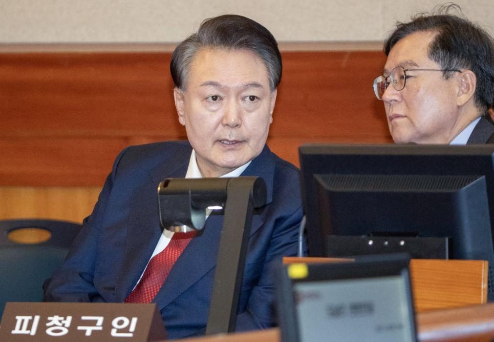 Presidente sul-coreano destituído libertado após ordem de tribunal